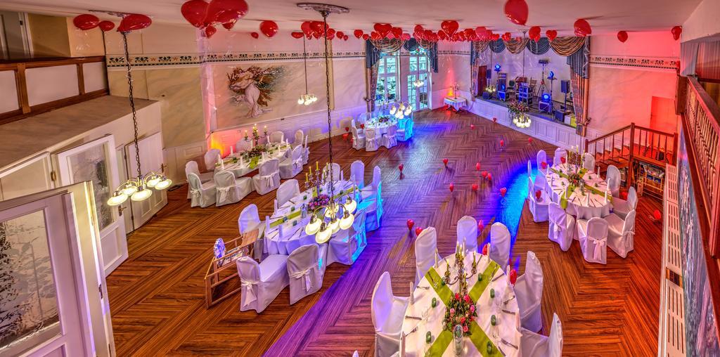 Landhotel Schwarzer Adler Sülzetal Kültér fotó